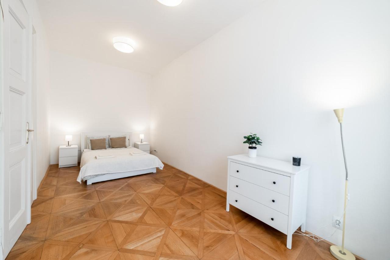 Exclusive Apartment Near Kafka'S Head 프라하 외부 사진