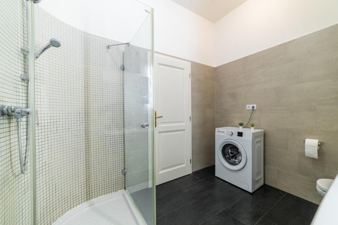 Exclusive Apartment Near Kafka'S Head 프라하 외부 사진