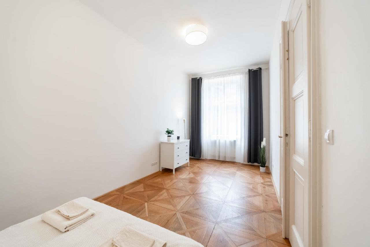 Exclusive Apartment Near Kafka'S Head 프라하 외부 사진