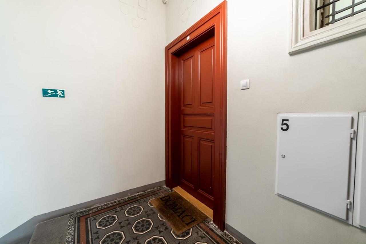 Exclusive Apartment Near Kafka'S Head 프라하 외부 사진